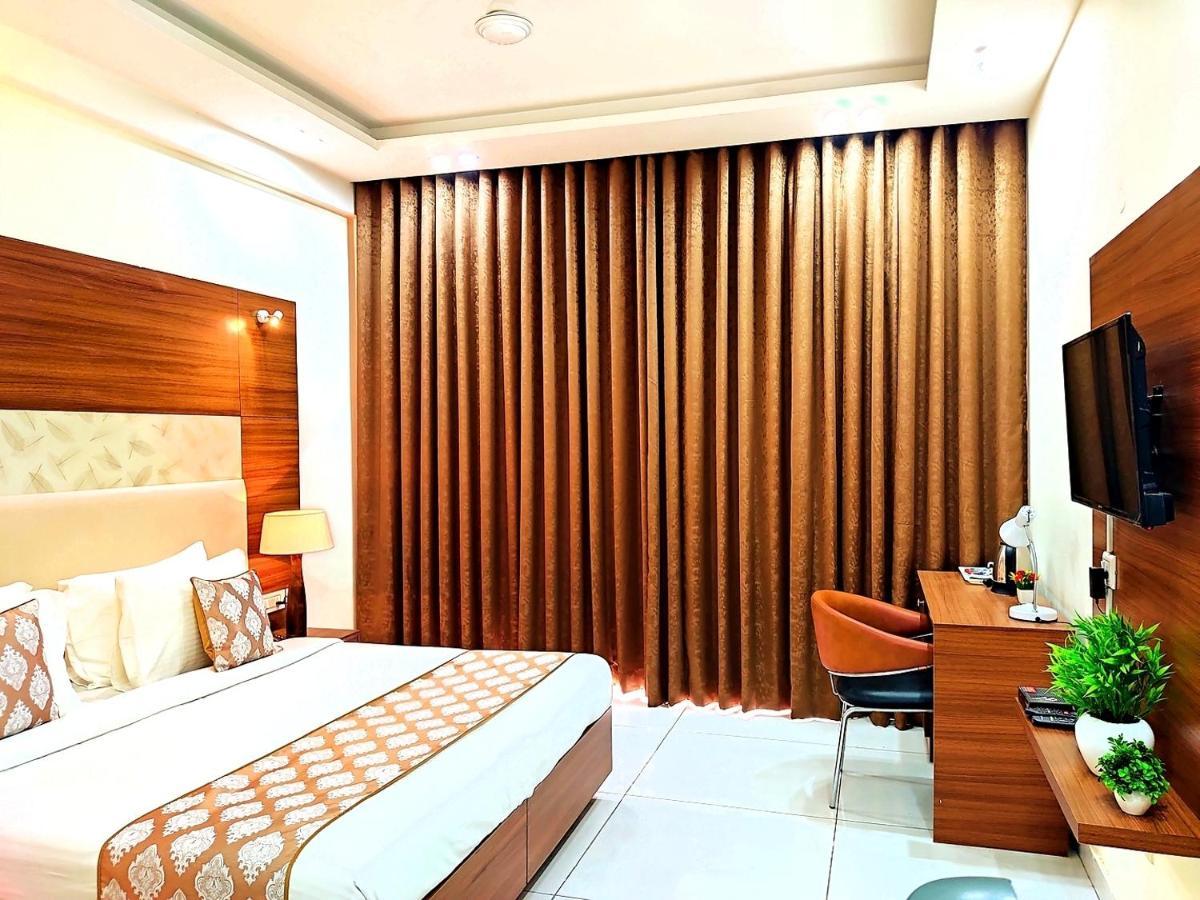 Hotel When In Gurgaon - Opposite To Artemis Hospital Exterior foto
